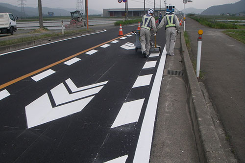 道路及び駐車場の区画線工事